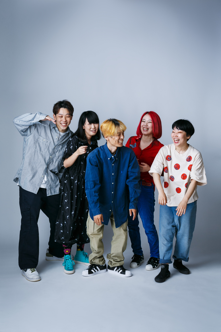 左から 品部大和、三木優希、星加昌紀、赤松美智代、得居幸