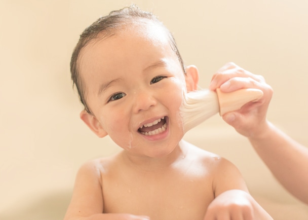 親子浴に子供を洗う世界一やさしい筆「福筆:Fukufude」を最高の筆職人