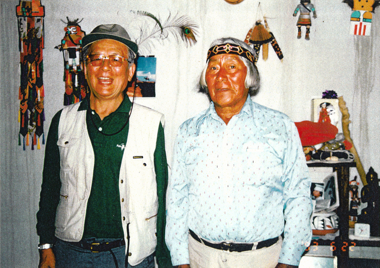 水木しげるさんとホピのホテビラ村のマーチン・ゲスリスウマ氏
