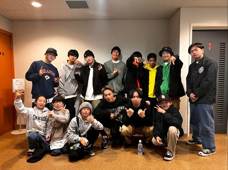 弟と二人でプロデュースした郡山のダンスチーム。2021年12月に行われた発表会での一枚。