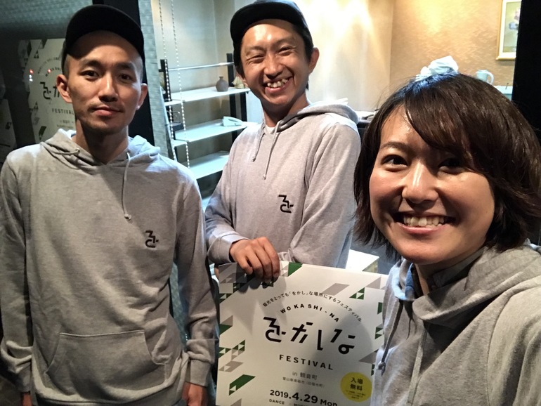 編集部員でパチリ