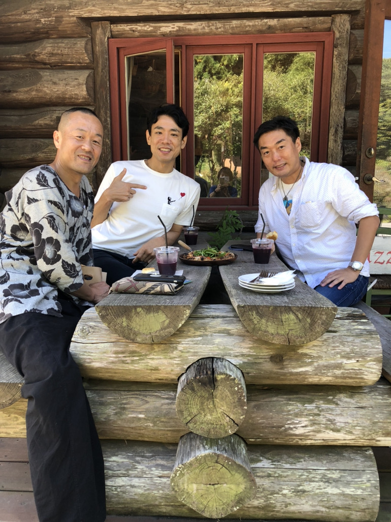 写真左より　呉さん、阿蘇さん、江本さん
